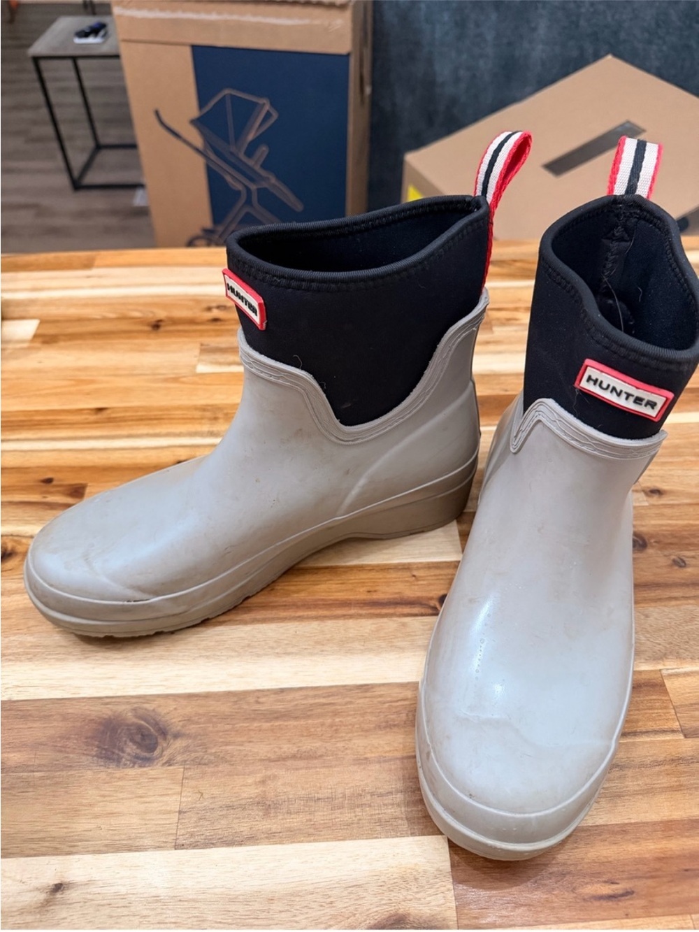 Hunter Original Play Short Neoprene Wellington Rain Boots in off white/gray - Picture 2 of 3